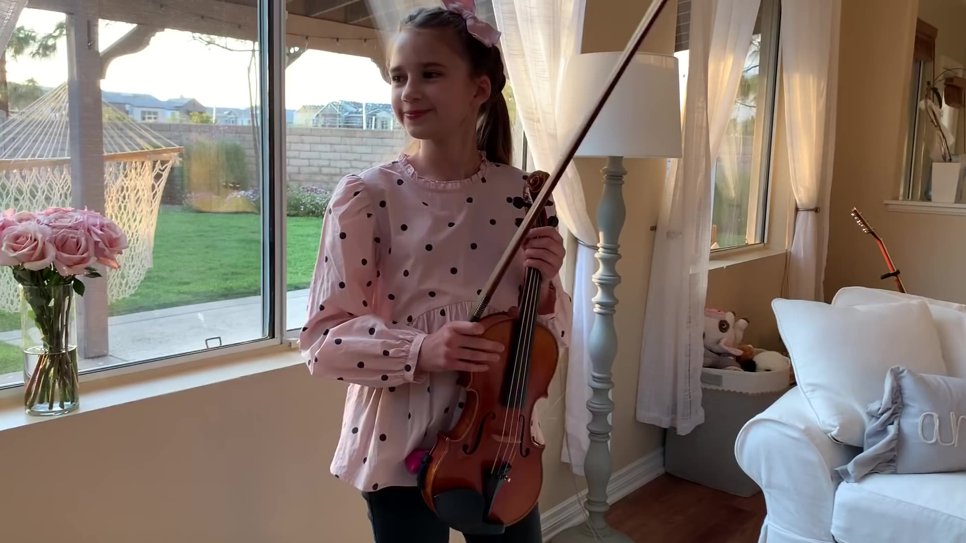 美国疫情 颜值超高的小提琴家 Karolina_Protsenko 居家隔离 家庭音乐会演奏